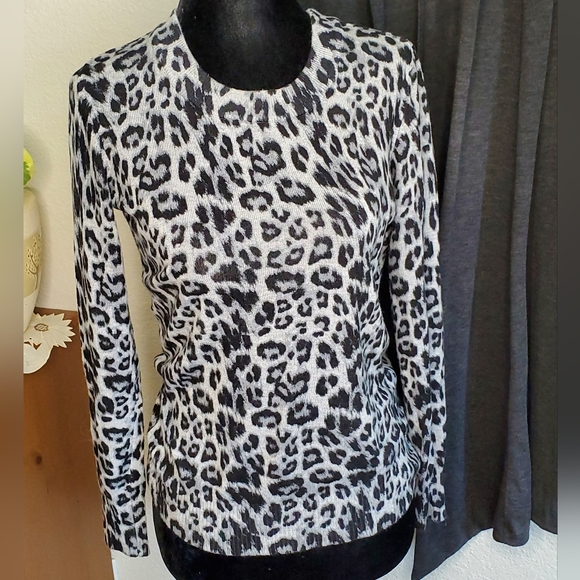 EIGHT 18 Tops - EIGHT 18 Animal Print Knit Top